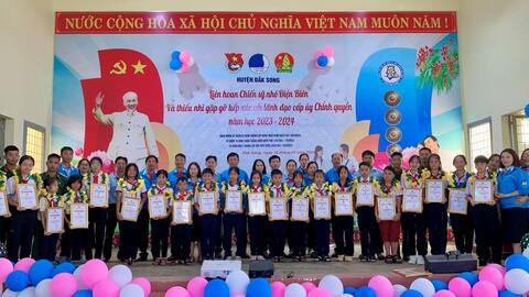 Huyện Đoàn - Hội Đồng Đội huyện Đắk Song tổ chức chương trình Liên hoan Chiến sĩ nhỏ Điện Biên và Thiếu nhi gặp gỡ tiếp xúc với lãnh đạo cấp ủy, chính quyền năm học 2023 - 2024