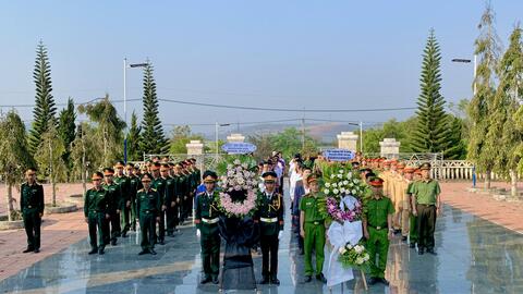 Huyện Đắk Song: Viếng Đài Tưởng niệm liệt sĩ và đền thờ các anh hùng liệt sỹ Đồn ĐạoTrung nhân dịp Xuân Giáp Thìn năm 2024