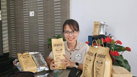 Mô hình chế biến cà phê rang xay sạch A85 của cô giáo Đoàn Thị Ái, tổ dân phố 2, thị trấn Đức An, huyện Đăk Song.