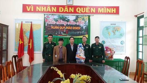 Chủ tịch UBND huyện Đắk Song chúc Tết cán bộ, chiến sỹ các Đồn Biên phòng trên địa bàn xã Thuận Hạnh và Thuận Hà